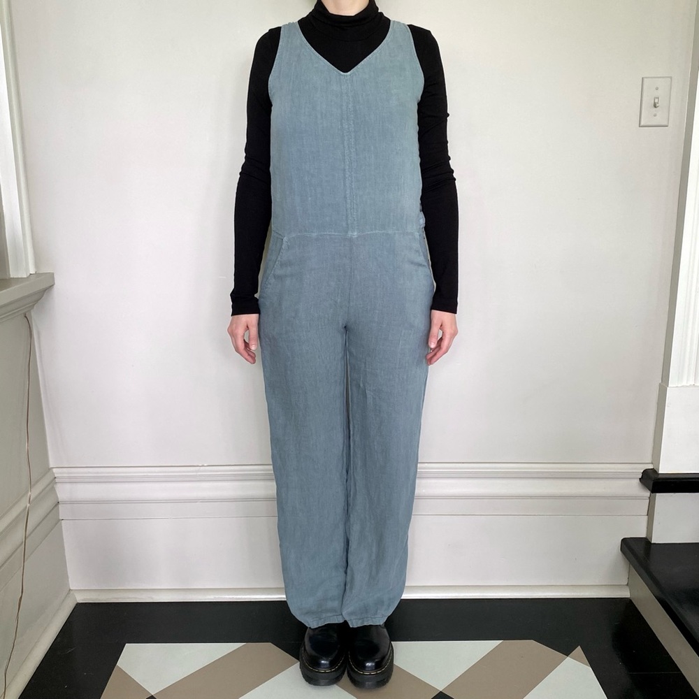 Sita Murt 100% linen sleeveless V-neck jumpsuit. 💙